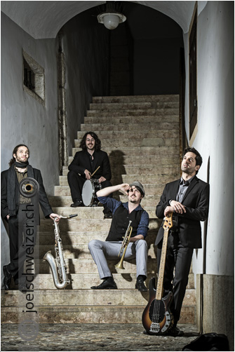 Foto Mirakolo, Musik, Band, Gregor Krtschek - Trompete/Leader
Amin Mokdad - Saxophon
Tom Gasser - E-Bass
Philippe Ducommun - Schlagzeug